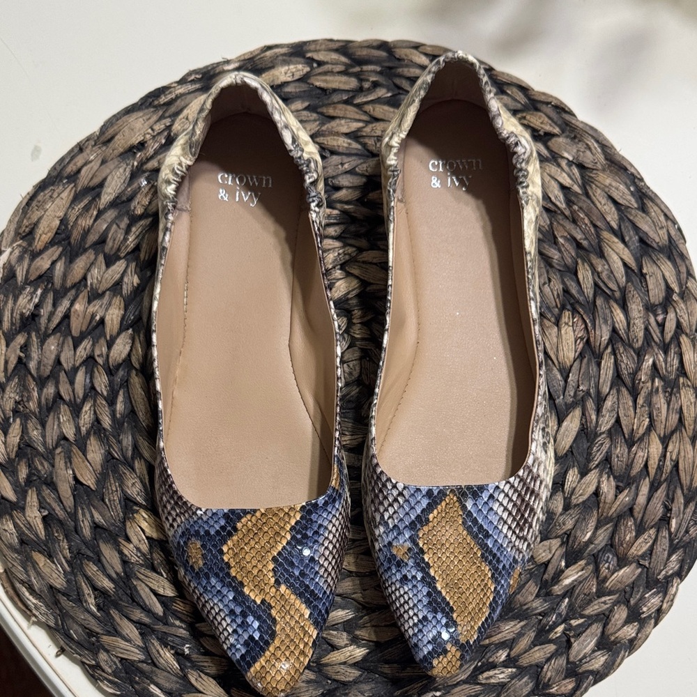 Crown & Ivy Women's Patterned Flats in Blue and Gold